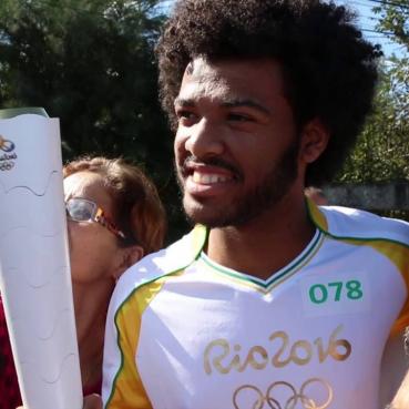 Rene Silva carrying the olympic torch