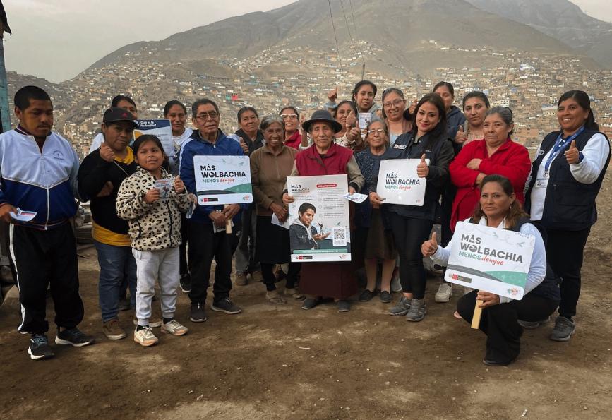Group photo of volunteers in Comas, Peru. 
